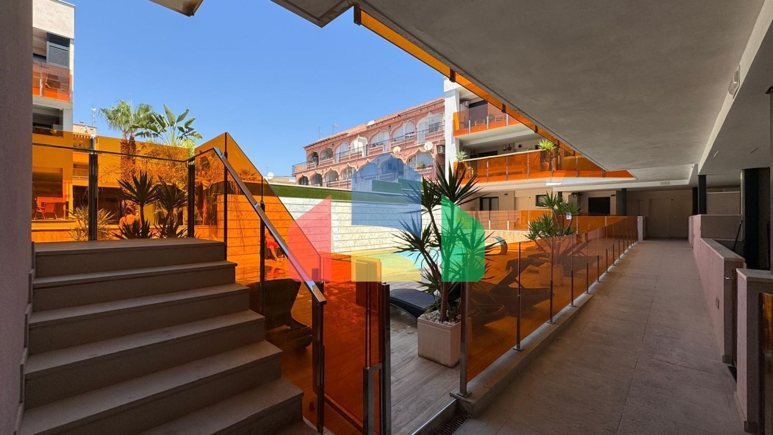 ОГРОМНЫЕ АПАРТАМЕНТЫ 158 М2 В КОМПЛЕКСЕ АЛЕГРИЯ 1 С ПАРКОВОЧНЫМ МЕСТОМ. БАССЕЙН. ДЕТСКАЯ ЗОНА. САУНА. БАРБЕКЮ.