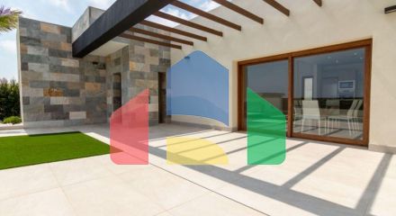 INDEPENDENT HOUSE NEAR THE BEACH IN TORREVIEJA