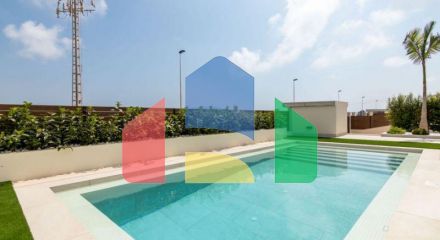 INDEPENDENT HOUSE NEAR THE BEACH IN TORREVIEJA