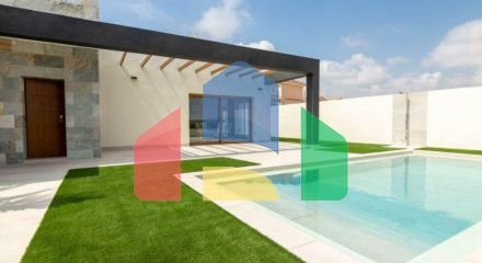 INDEPENDENT HOUSE NEAR THE BEACH IN TORREVIEJA