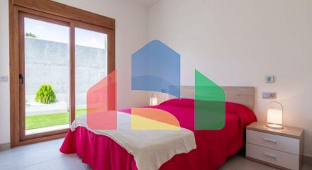 INDEPENDENT HOUSE NEAR THE BEACH IN TORREVIEJA