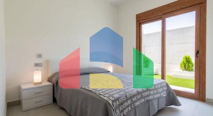 INDEPENDENT HOUSE NEAR THE BEACH IN TORREVIEJA