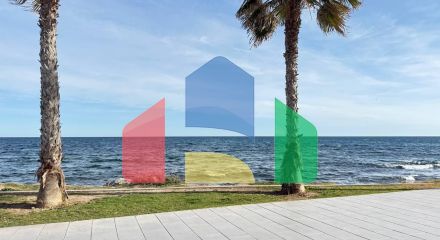 First line! Exclusive 2 bedroom, 2 bathroom apartment renovated, side sea view and pool