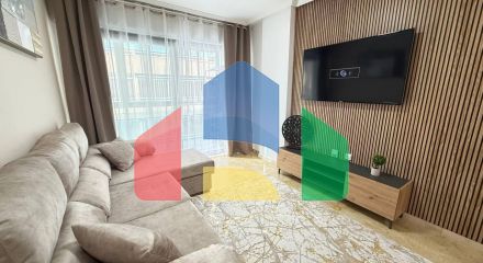 First line! Exclusive 2 bedroom, 2 bathroom apartment renovated, side sea view and pool