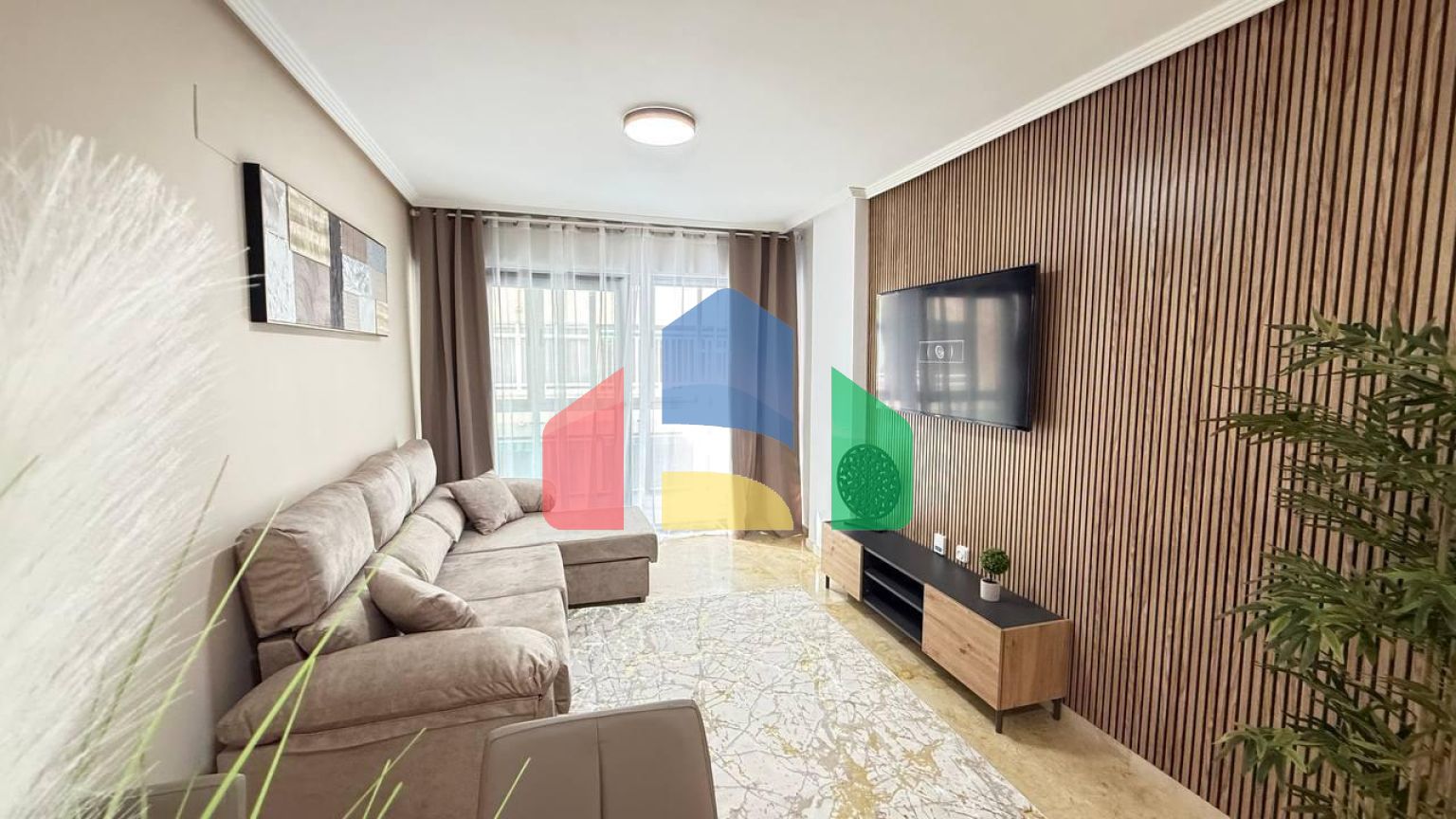 Первая линия! Эксклюзивная квартира с 2 спальнями, 2 ванными после ремонта, боковым видом на море