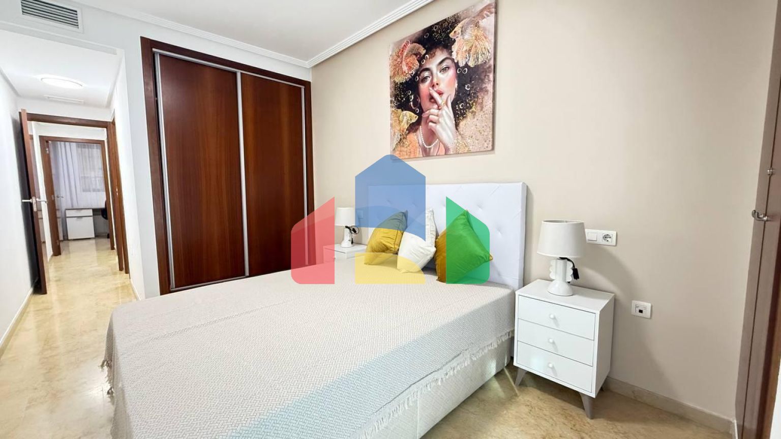 Первая линия! Эксклюзивная квартира с 2 спальнями, 2 ванными после ремонта, боковым видом на море