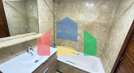 Первая линия! Эксклюзивная квартира с 2 спальнями, 2 ванными после ремонта, боковым видом на море