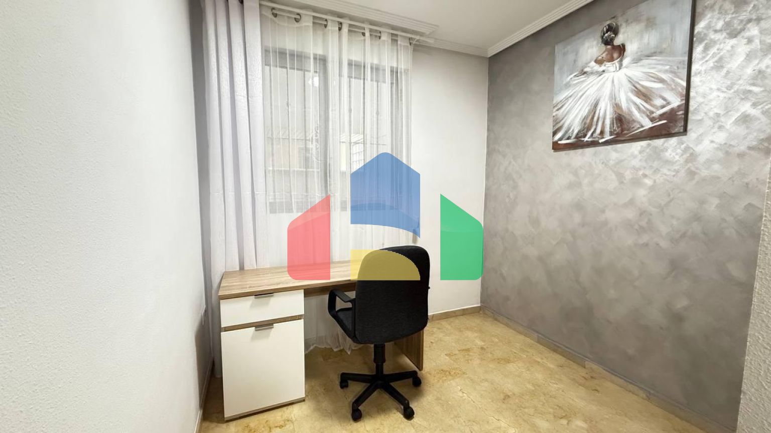 Первая линия! Эксклюзивная квартира с 2 спальнями, 2 ванными после ремонта, боковым видом на море