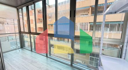 Первая линия! Эксклюзивная квартира с 2 спальнями, 2 ванными после ремонта, боковым видом на море