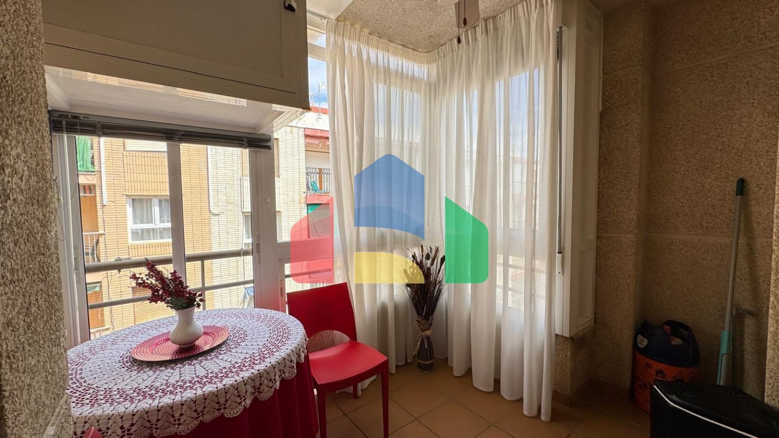 КВАРТИРА ПОСЛЕ РЕМОНТА В 200 МЕТРАХ ОТ ПЛЯЖА. 103 М2. 3 СПАЛЬНИ. 2 ВАННЫЕ КОМНАТЫ.