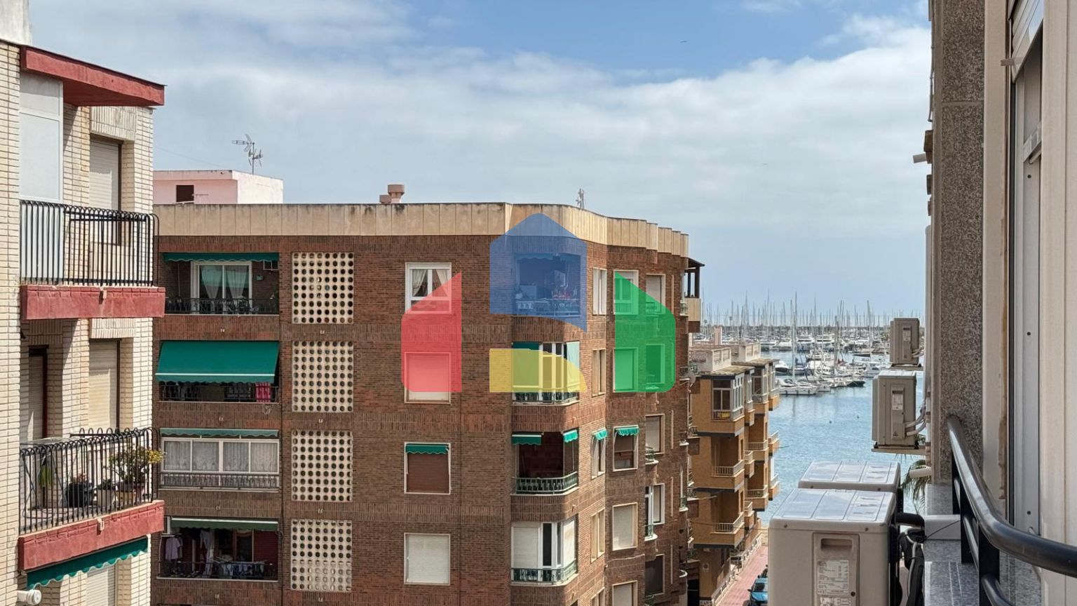 КВАРТИРА ПОСЛЕ РЕМОНТА В 200 МЕТРАХ ОТ ПЛЯЖА. 103 М2. 3 СПАЛЬНИ. 2 ВАННЫЕ КОМНАТЫ.