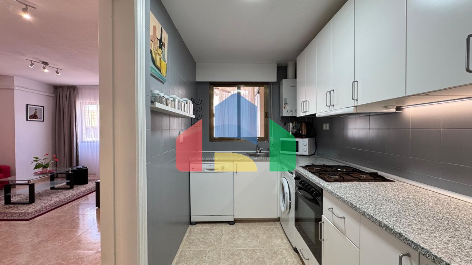 КВАРТИРА ПОСЛЕ РЕМОНТА В 200 МЕТРАХ ОТ ПЛЯЖА. 103 М2. 3 СПАЛЬНИ. 2 ВАННЫЕ КОМНАТЫ.