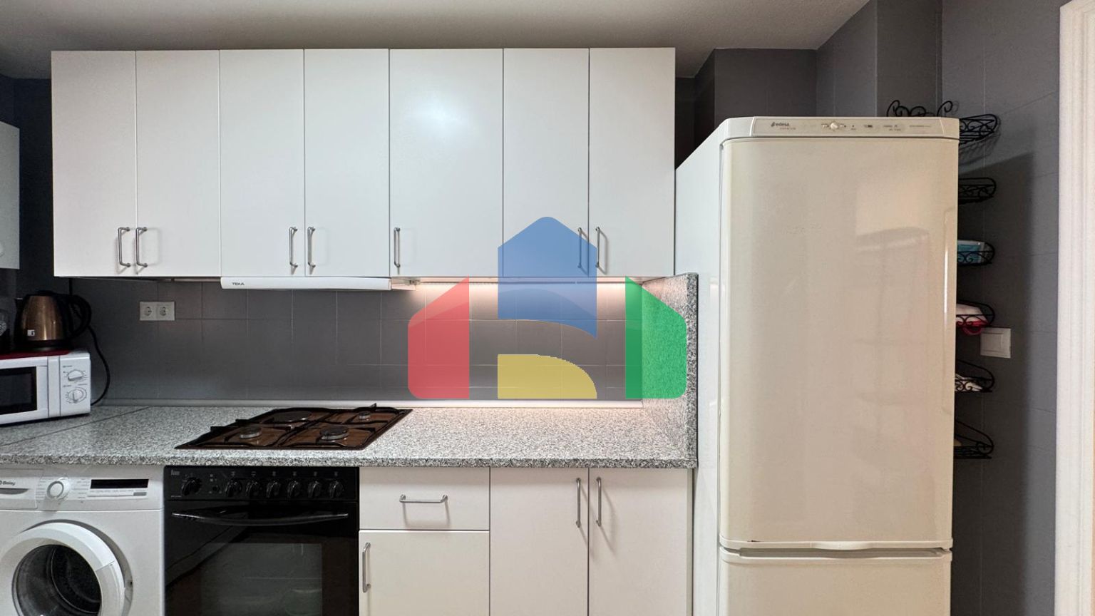 КВАРТИРА ПОСЛЕ РЕМОНТА В 200 МЕТРАХ ОТ ПЛЯЖА. 103 М2. 3 СПАЛЬНИ. 2 ВАННЫЕ КОМНАТЫ.