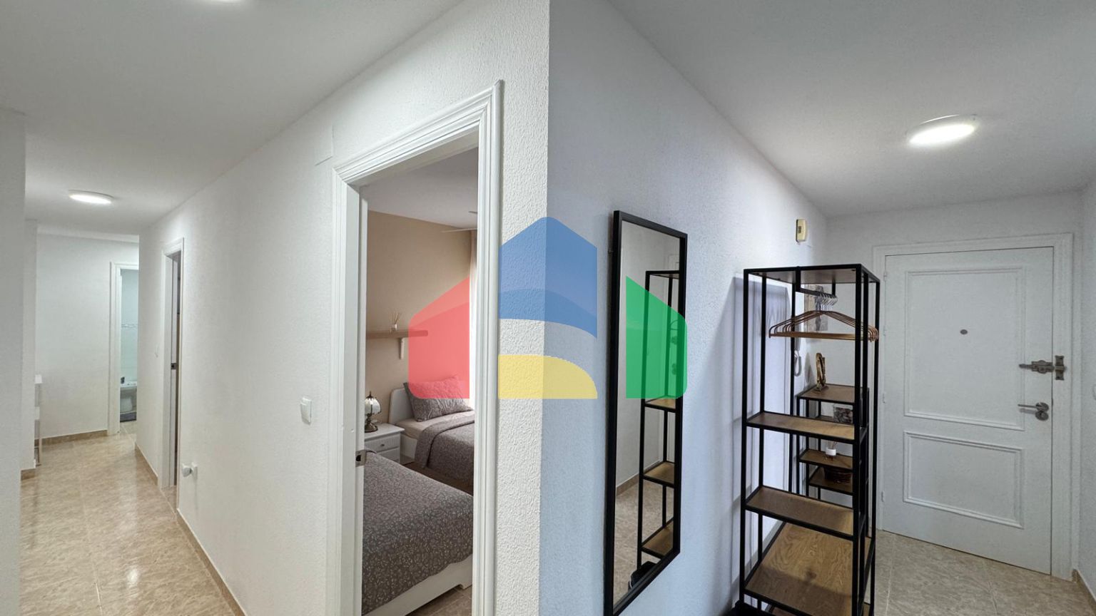 КВАРТИРА ПОСЛЕ РЕМОНТА В 200 МЕТРАХ ОТ ПЛЯЖА. 103 М2. 3 СПАЛЬНИ. 2 ВАННЫЕ КОМНАТЫ.