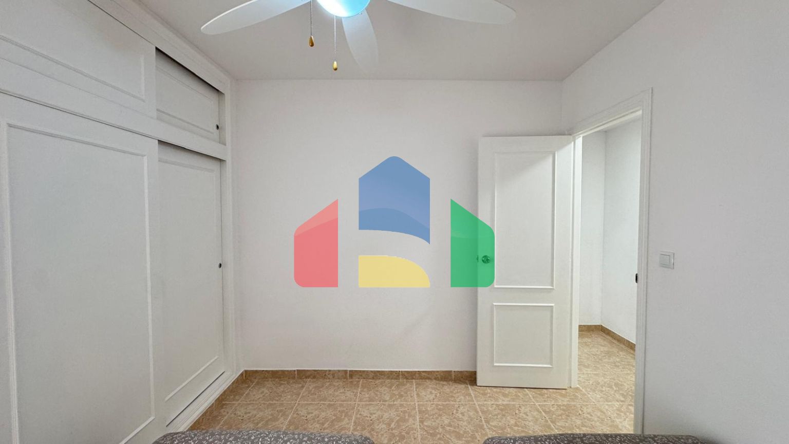 КВАРТИРА ПОСЛЕ РЕМОНТА В 200 МЕТРАХ ОТ ПЛЯЖА. 103 М2. 3 СПАЛЬНИ. 2 ВАННЫЕ КОМНАТЫ.