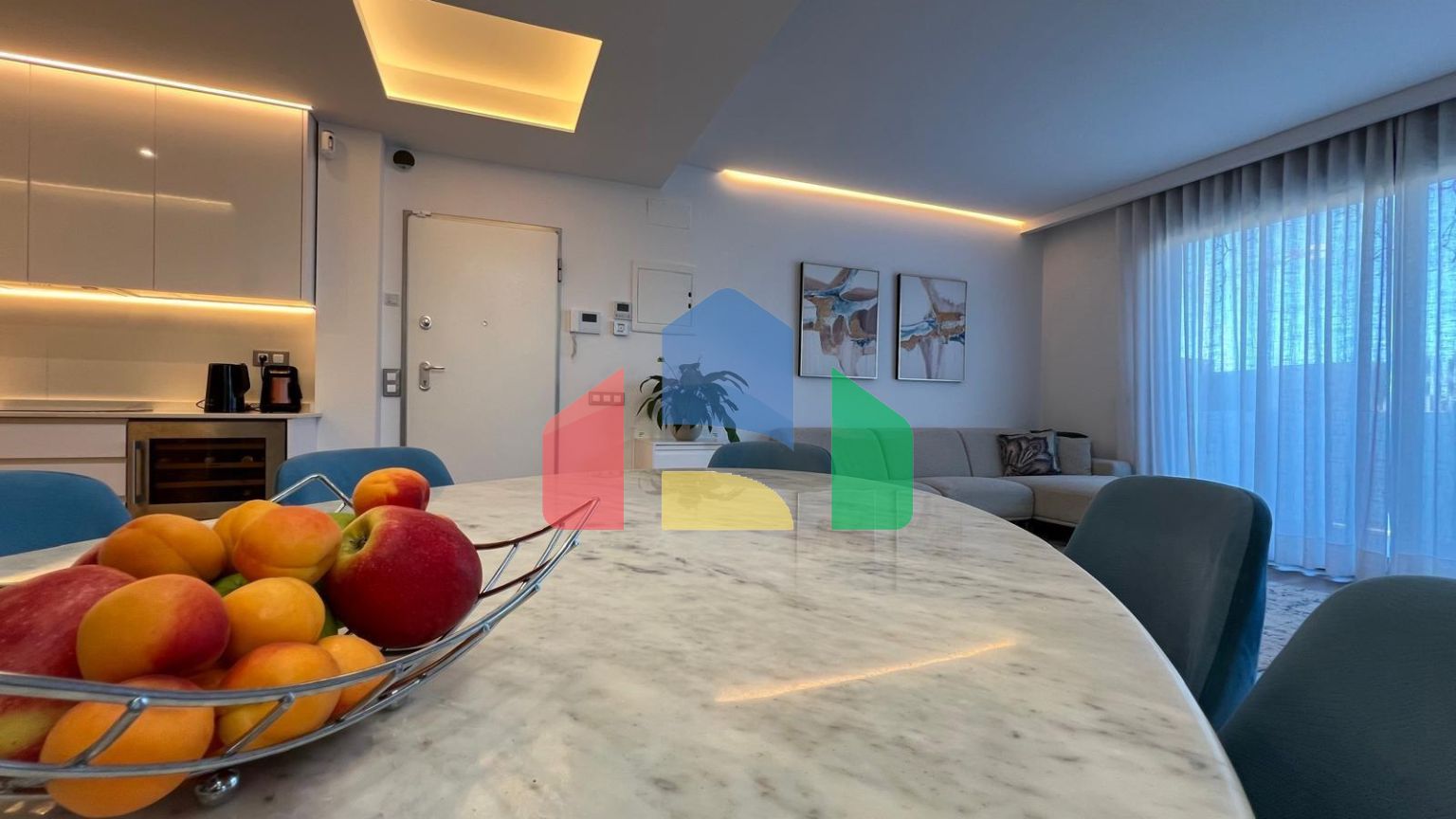 ШИКАРНАЯ ВИЛЛА ВОЗЛЕ МОРЯ. 3 СПАЛЬНИ. 3 ВАННЫЕ КОМНАТЫ. УЧАСТОК 200 М2. БАССЕЙН. СОЛЯРИЙ. ГАРАЖ.