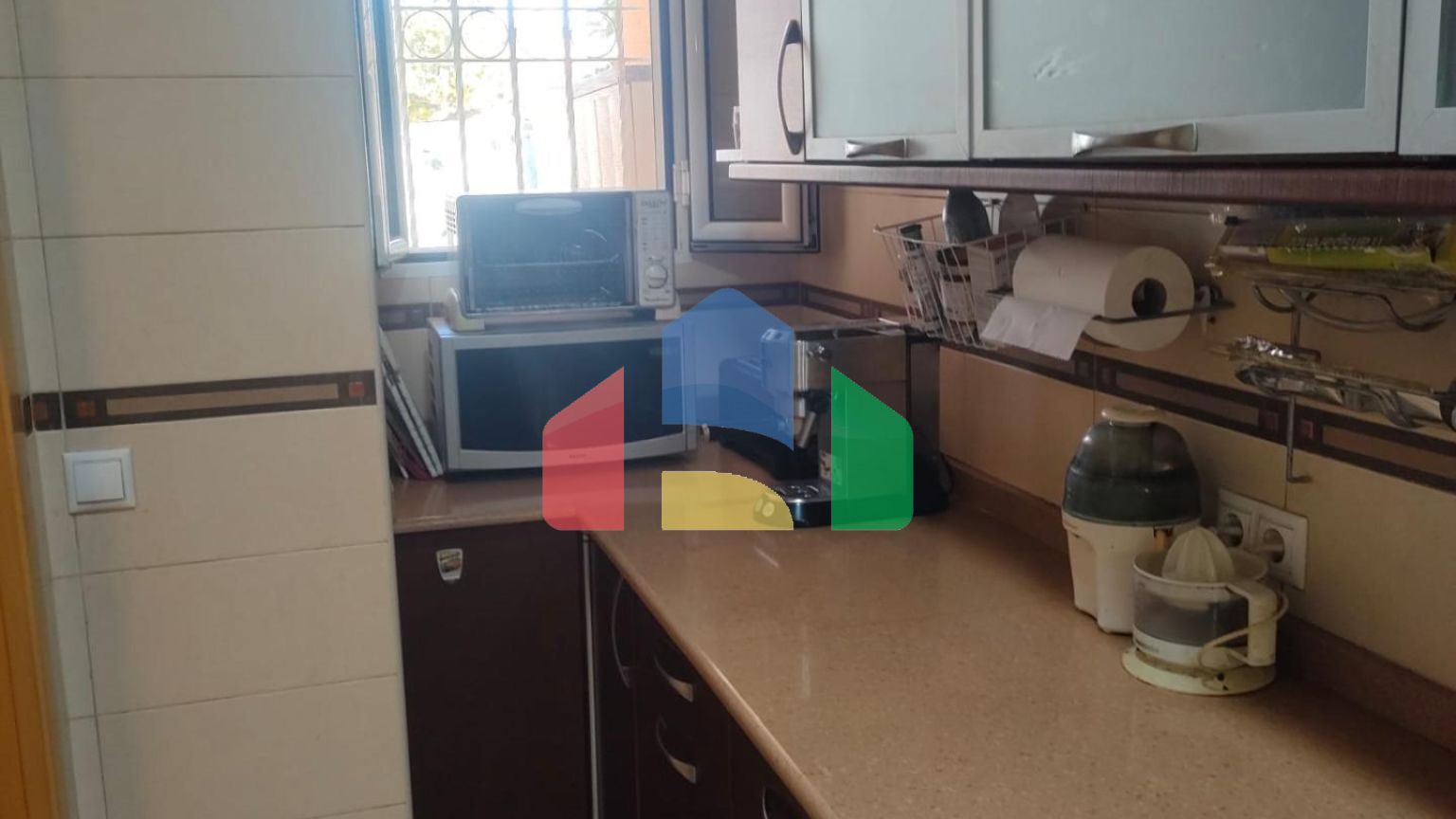 БОЛЬШОЙ БУНГАЛО С СОЛЯРИЕМ В ЛОС-ФРУТАЛЕСЕ : 2 СПАЛЬНИ, 1 ВАННАЯ КОМНАТА