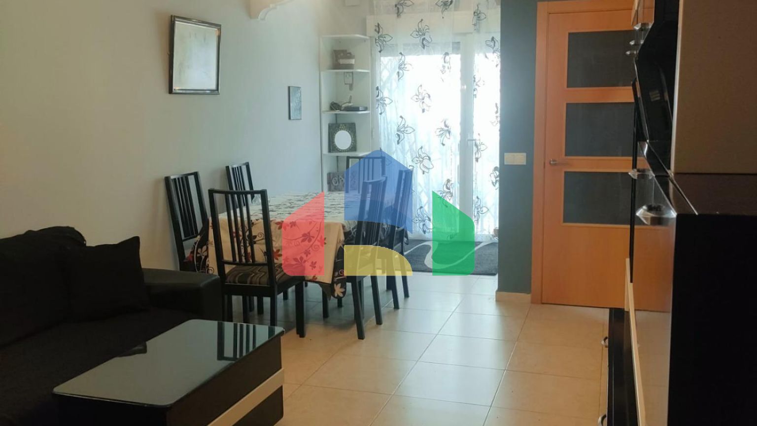 БОЛЬШОЙ БУНГАЛО С СОЛЯРИЕМ В ЛОС-ФРУТАЛЕСЕ : 2 СПАЛЬНИ, 1 ВАННАЯ КОМНАТА