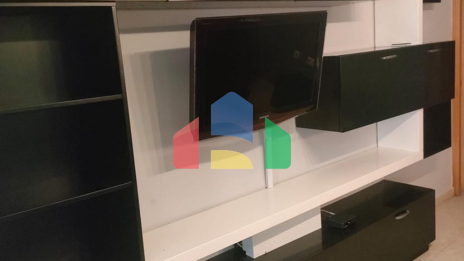 БОЛЬШОЙ БУНГАЛО С СОЛЯРИЕМ В ЛОС-ФРУТАЛЕСЕ : 2 СПАЛЬНИ, 1 ВАННАЯ КОМНАТА