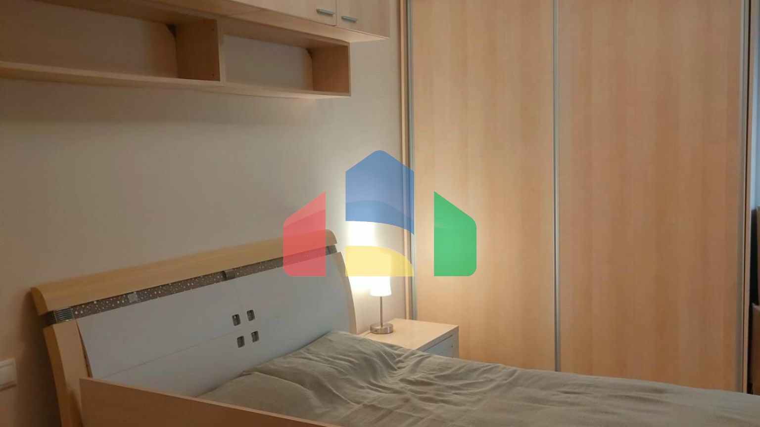 БОЛЬШОЙ БУНГАЛО С СОЛЯРИЕМ В ЛОС-ФРУТАЛЕСЕ : 2 СПАЛЬНИ, 1 ВАННАЯ КОМНАТА