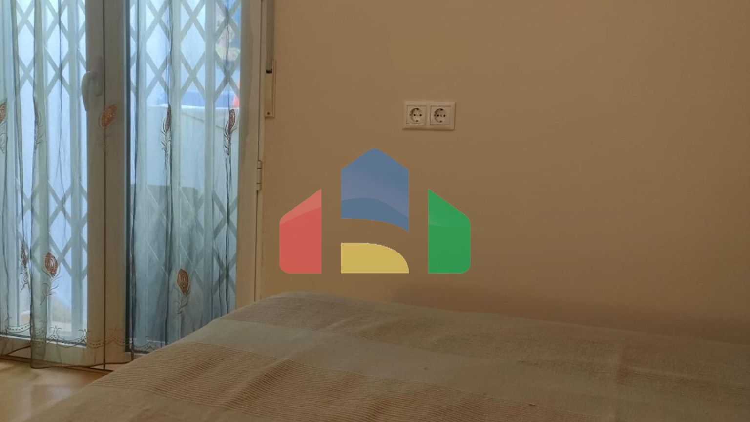 БОЛЬШОЙ БУНГАЛО С СОЛЯРИЕМ В ЛОС-ФРУТАЛЕСЕ : 2 СПАЛЬНИ, 1 ВАННАЯ КОМНАТА