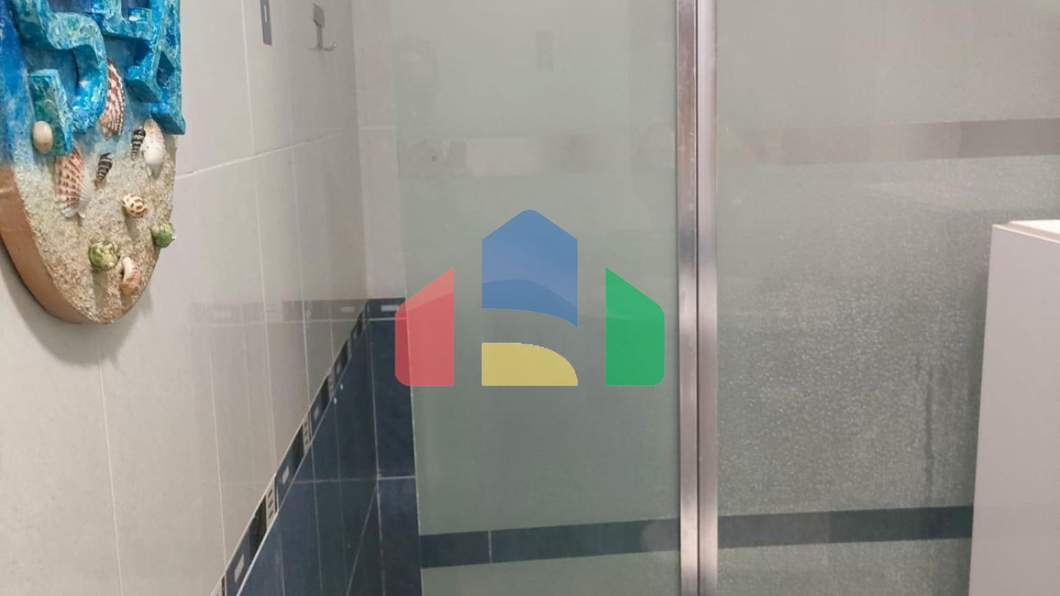 БОЛЬШОЙ БУНГАЛО С СОЛЯРИЕМ В ЛОС-ФРУТАЛЕСЕ : 2 СПАЛЬНИ, 1 ВАННАЯ КОМНАТА