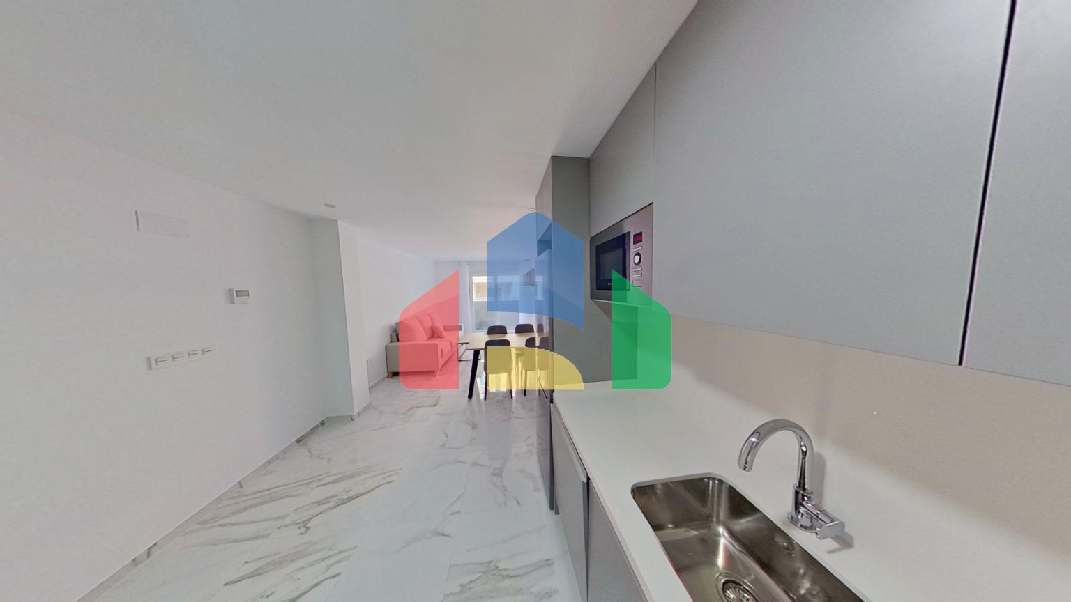 Эксклюзивная квартира в сердце Торревьехи ️ 2 спальни, ванная комната с барбекю и солярием с видом на мор