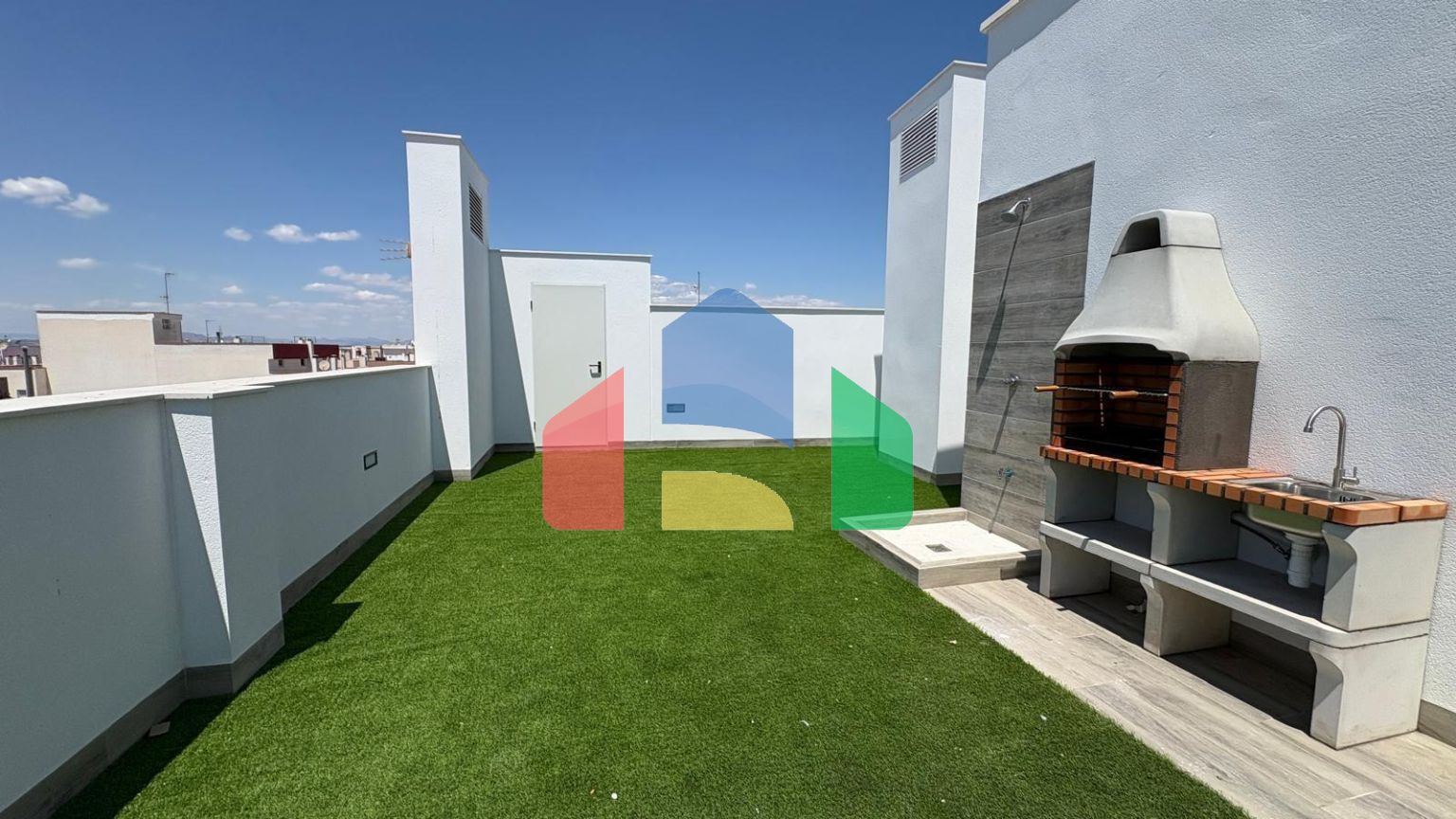 Эксклюзивная квартира в сердце Торревьехи ️ 2 спальни, ванная комната с барбекю и солярием с видом на мор