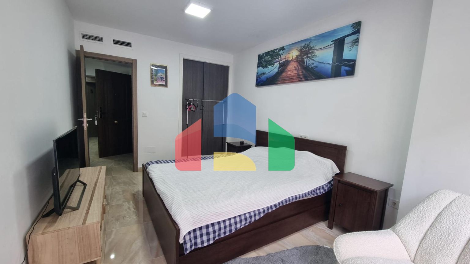 ДВА В ОДНОМ !!! ПРЕКРАСНАЯ ЦЕНТРАЛЬНАЯ КВАРТИРА ПОСЛЕ КАПИТАЛЬНОГО РЕМОНТА АДАПТИРОВАННАЯ ПОД ХОСТЕЛ