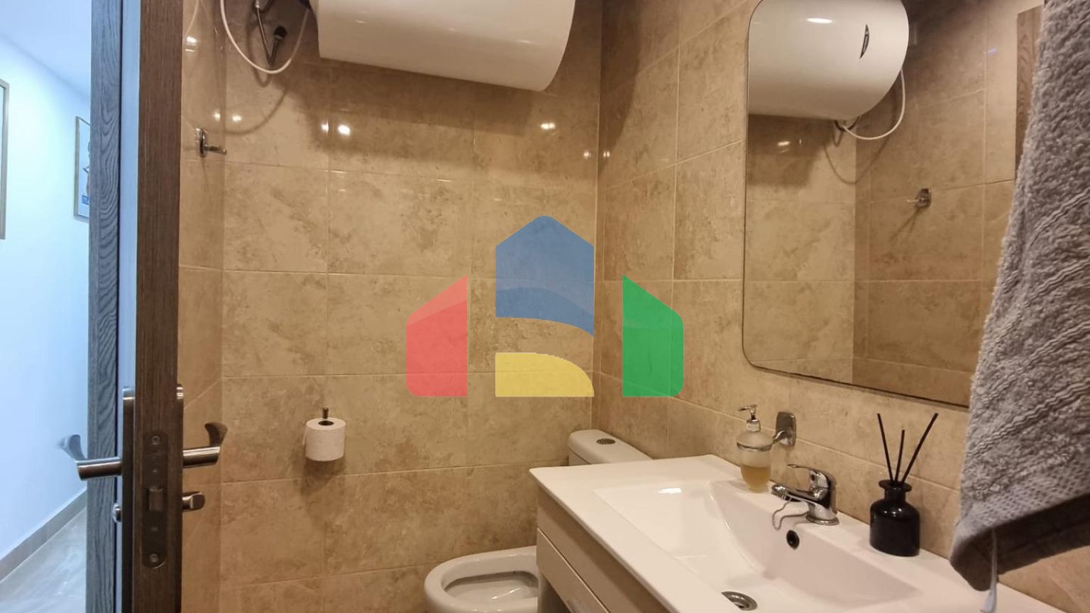 ДВА В ОДНОМ !!! ПРЕКРАСНАЯ ЦЕНТРАЛЬНАЯ КВАРТИРА ПОСЛЕ КАПИТАЛЬНОГО РЕМОНТА АДАПТИРОВАННАЯ ПОД ХОСТЕЛ