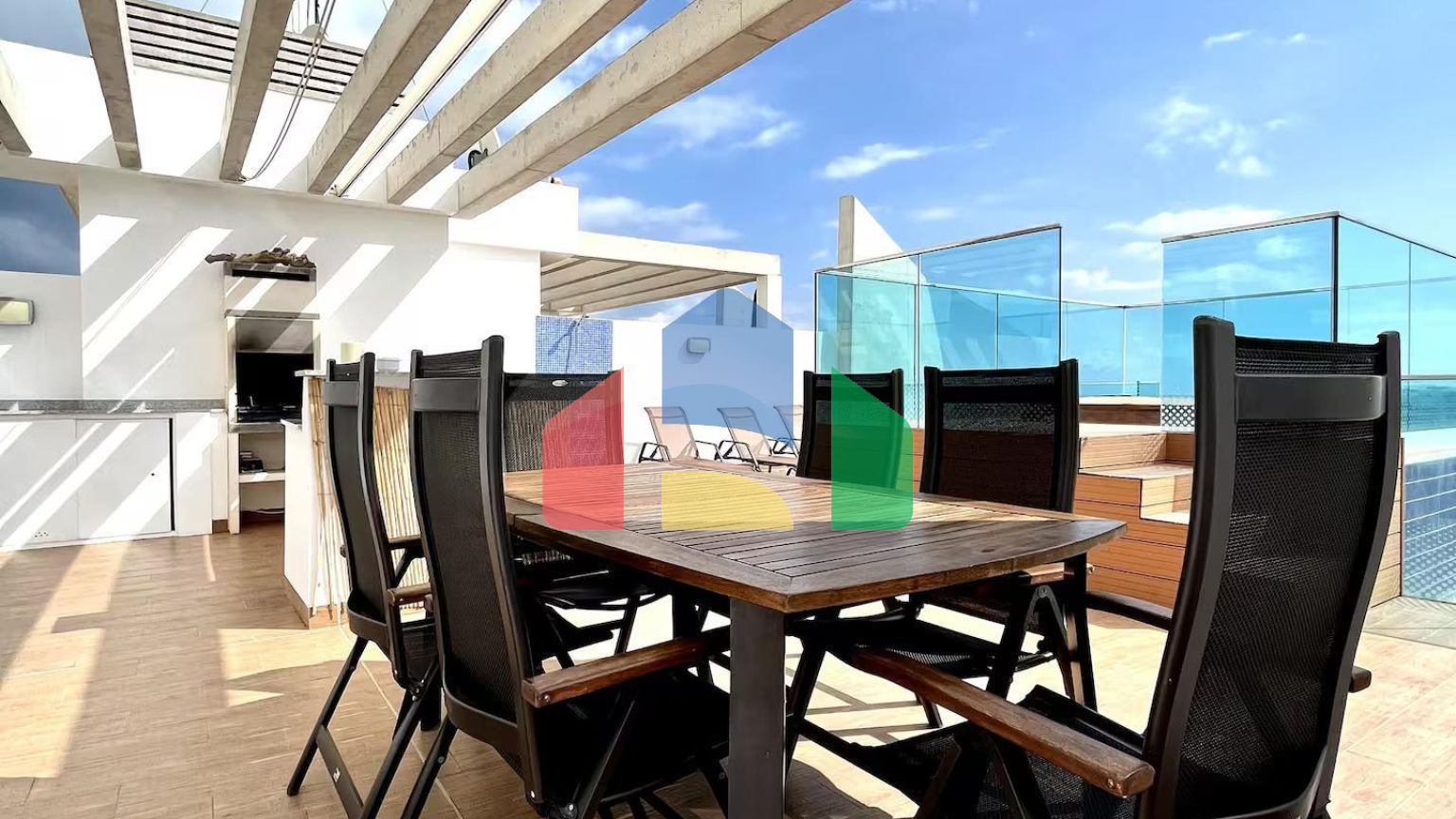 Элитная квартира-апартаменты в Торревьехе с видом на море