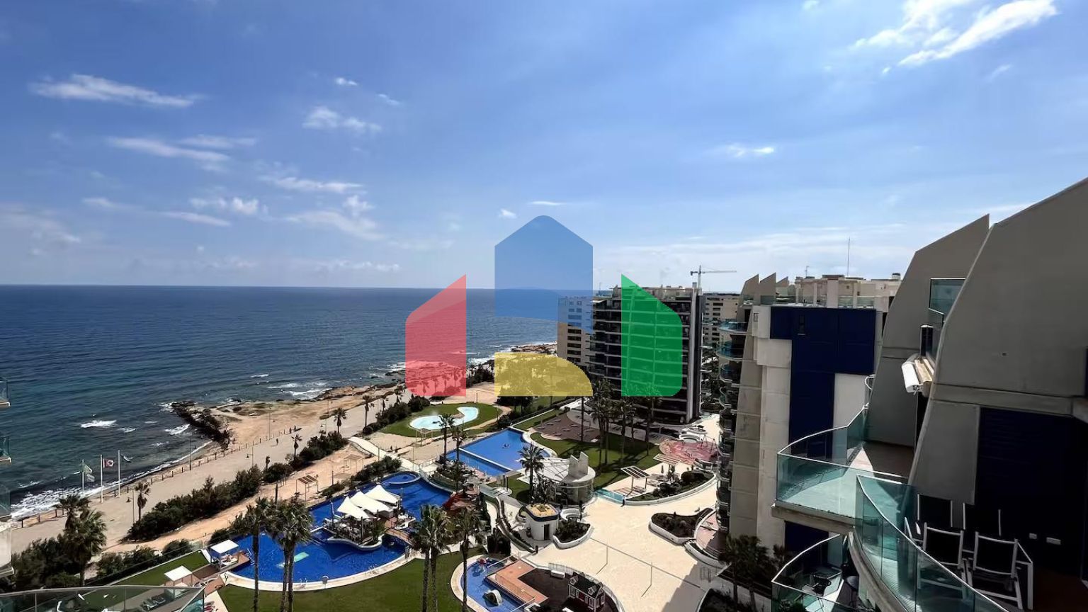 Элитная квартира-апартаменты в Торревьехе с видом на море