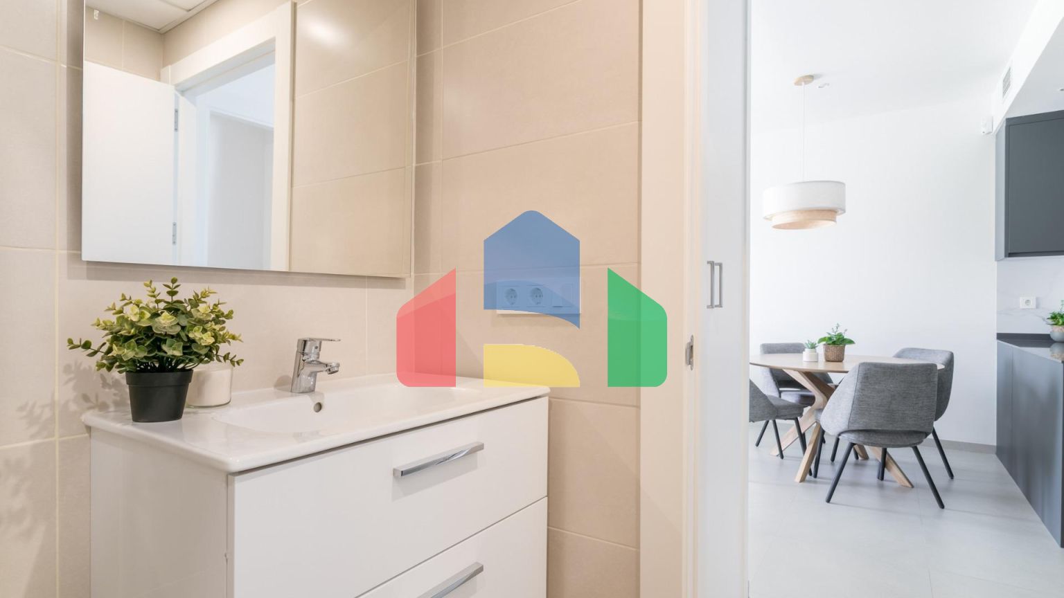 НОВАЯ ЗАКРЫТАЯ УРБАНИЗАЦИЯ В ТОРРЕВЬЕХЕ ВСЕГО В 700 М ОТ ПЛЯЖА