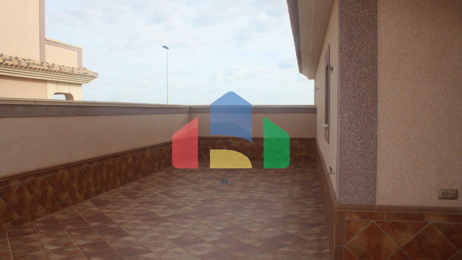 КРАСИВЫЙ ТАУНХАУС В ЛОС АЛЬТОС, ТОРРЕВЬЕХА