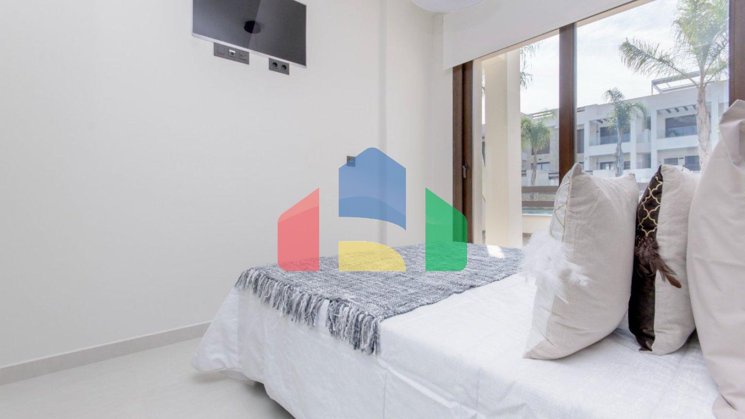 НОВЫЙ ЖИЛОЙ КОМПЛЕКС С БУНГАЛО В ЛОС БАЛКОНЕС, ТОРРЕВЬЕХА