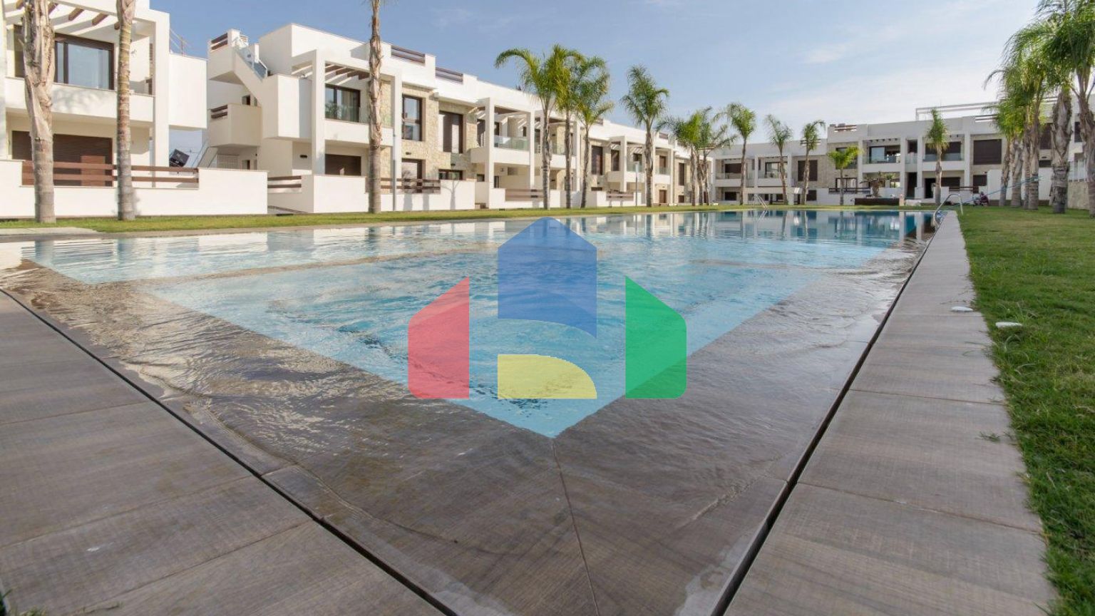 НОВЫЙ ЖИЛОЙ КОМПЛЕКС С БУНГАЛО В ЛОС БАЛКОНЕС, ТОРРЕВЬЕХА