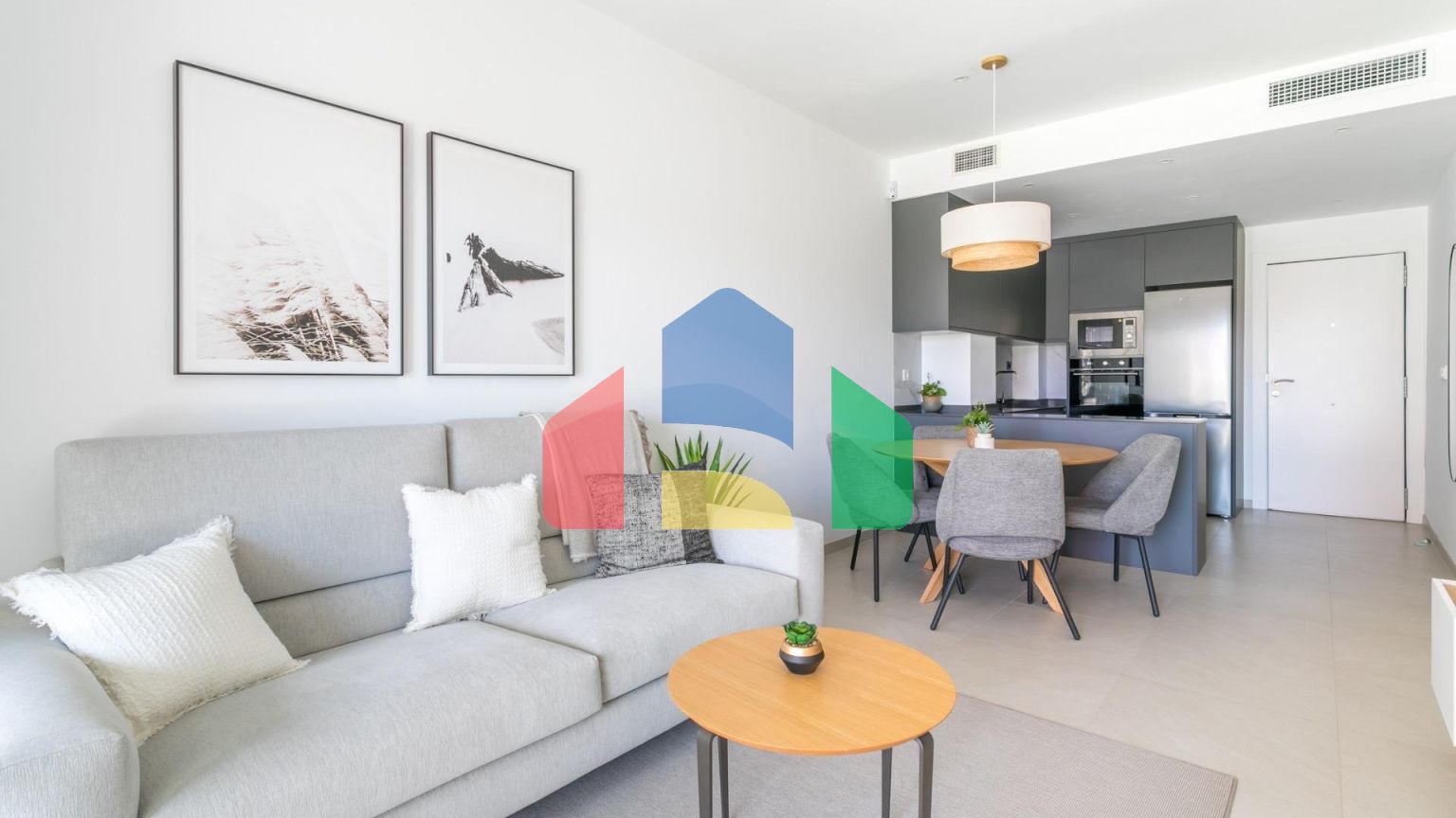 НОВАЯ ЗАКРЫТАЯ УРБАНИЗАЦИЯ В ТОРРЕВЬЕХЕ ВСЕГО В 700 М ОТ ПЛЯЖА