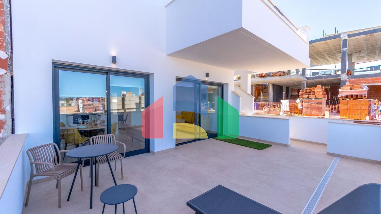 НОВЫЙ ЖИЛОЙ КОМПЛЕКС БУНГАЛО В ЛОС БАЛКОНЕС