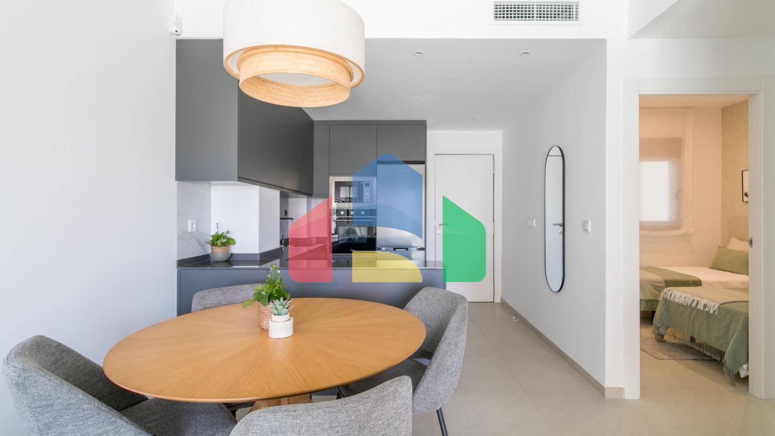 АПАРТАМЕНТЫ С ВИДОМ НА МОРЕ! НОВОСТРОЙ! 2 СПАЛЬНИ. 2 ВАННЫЕ КОМНАТЫ. БАССЕЙН. ПАРКИНГ.