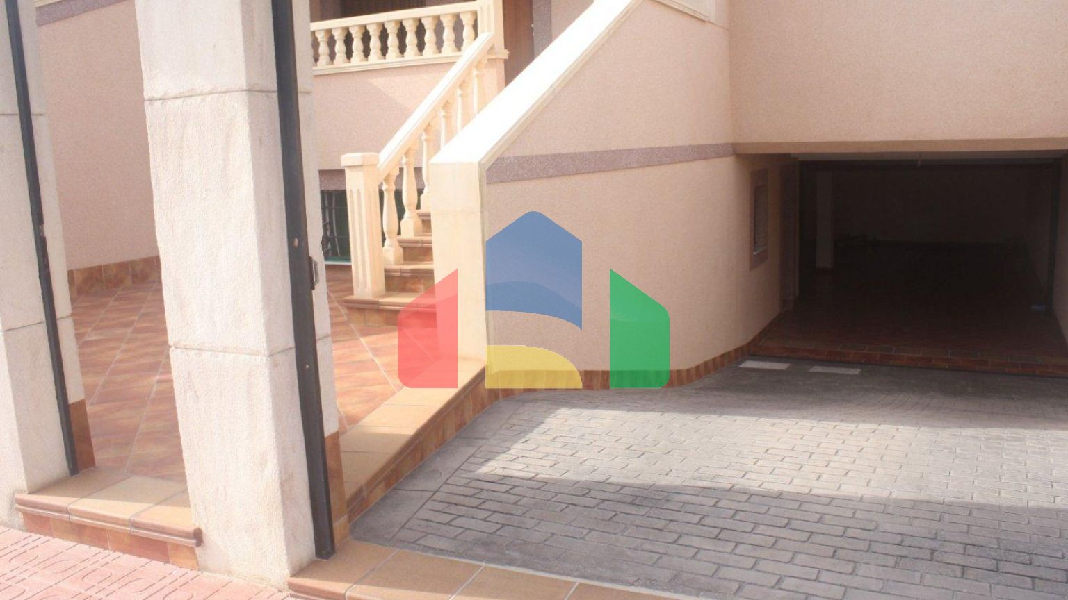 КРАСИВЫЙ ТАУНХАУС В ЛОС АЛЬТОС, ТОРРЕВЬЕХА