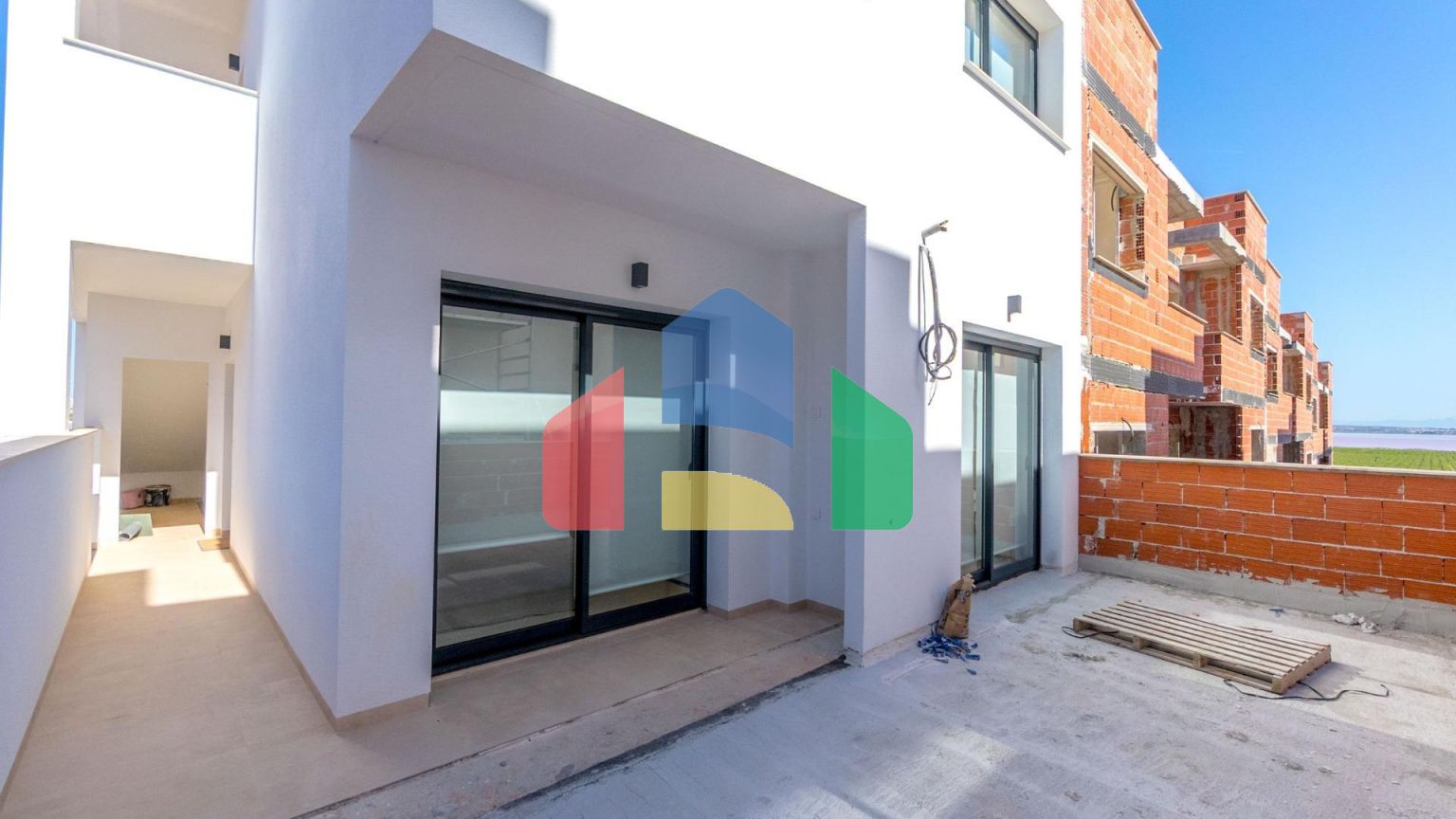 НОВЫЙ ЖИЛОЙ КОМПЛЕКС БУНГАЛО В ЛОС БАЛКОНЕС