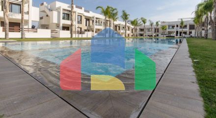 НОВЫЙ ЖИЛОЙ КОМПЛЕКС С БУНГАЛО В ЛОС БАЛКОНЕС, ТОРРЕВЬЕХА