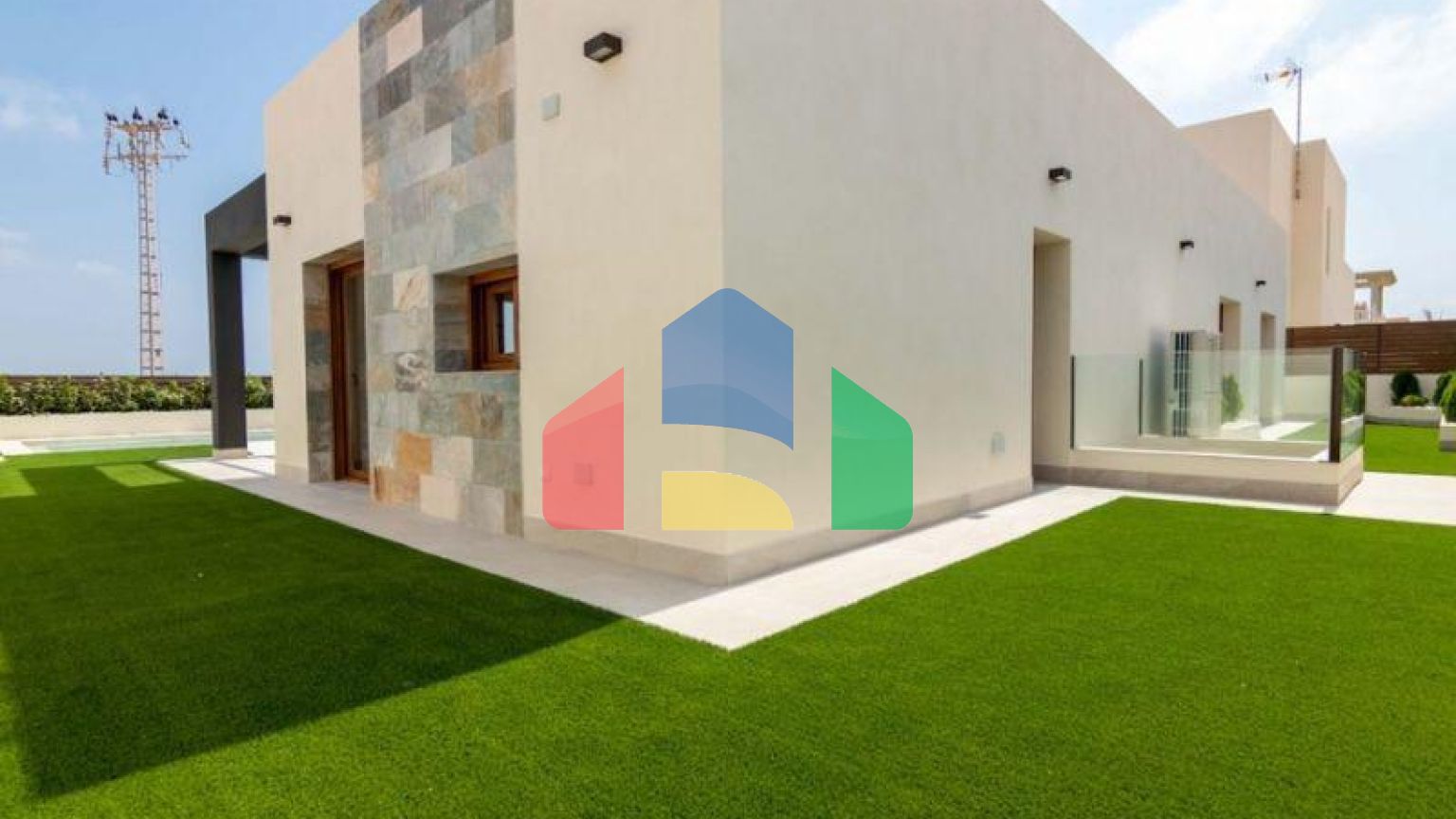 INDEPENDENT HOUSE NEAR THE BEACH IN TORREVIEJA