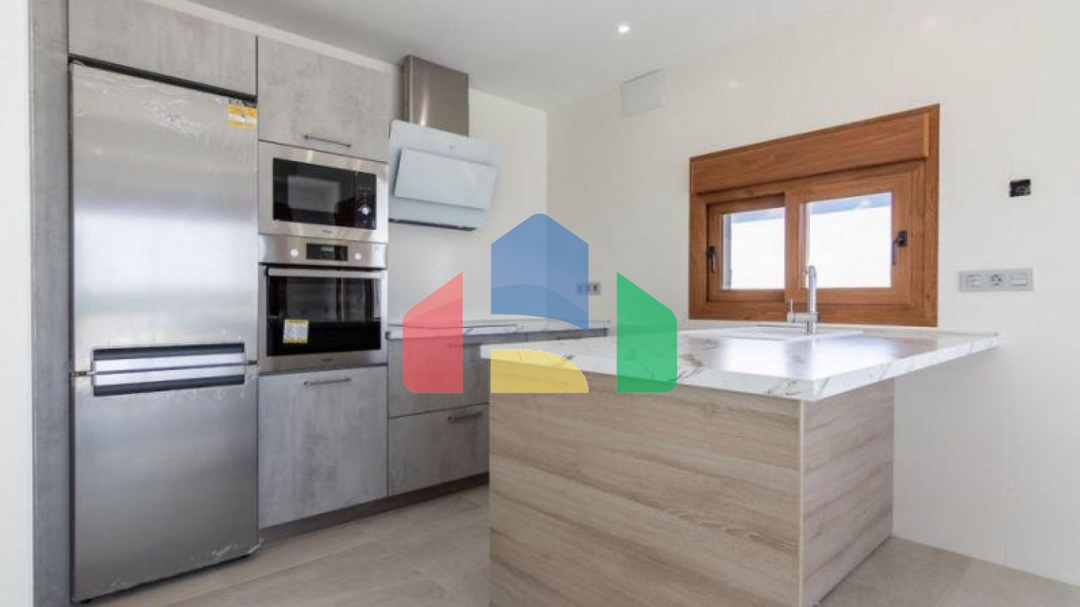 INDEPENDENT HOUSE NEAR THE BEACH IN TORREVIEJA