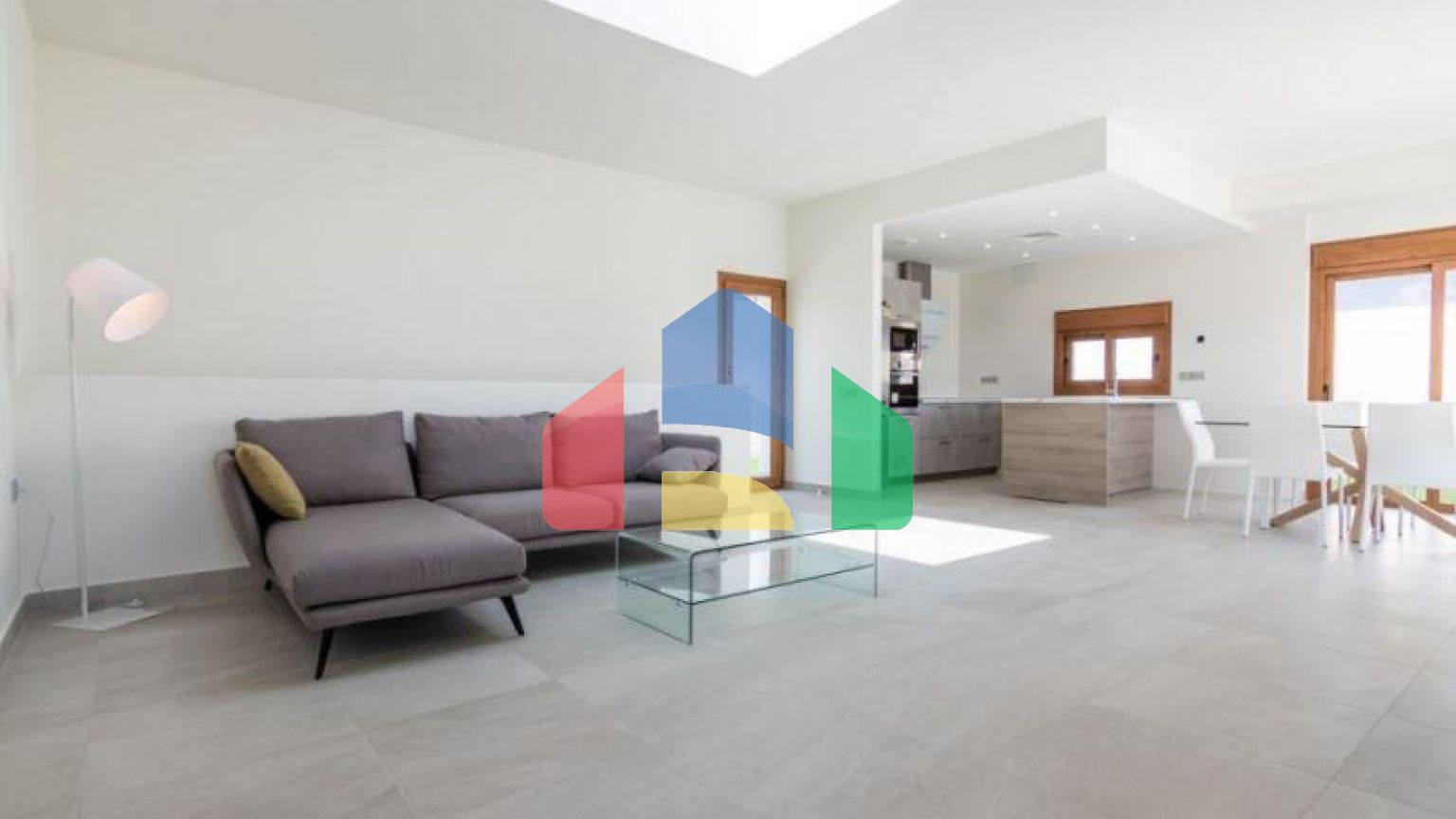 INDEPENDENT HOUSE NEAR THE BEACH IN TORREVIEJA