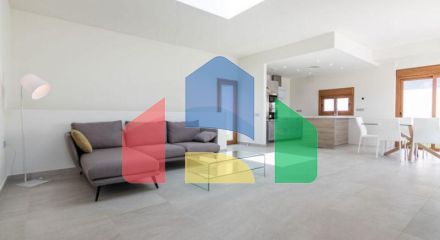 INDEPENDENT HOUSE NEAR THE BEACH IN TORREVIEJA