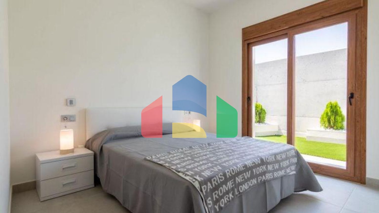 INDEPENDENT HOUSE NEAR THE BEACH IN TORREVIEJA