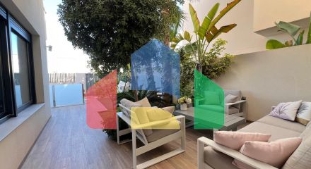 ШИКАРНАЯ ВИЛЛА ВОЗЛЕ МОРЯ. 3 СПАЛЬНИ. 3 ВАННЫЕ КОМНАТЫ. УЧАСТОК 200 М2. БАССЕЙН. СОЛЯРИЙ. ГАРАЖ.