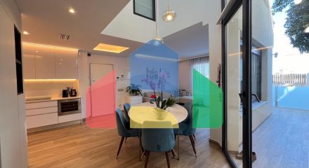 ШИКАРНАЯ ВИЛЛА ВОЗЛЕ МОРЯ. 3 СПАЛЬНИ. 3 ВАННЫЕ КОМНАТЫ. УЧАСТОК 200 М2. БАССЕЙН. СОЛЯРИЙ. ГАРАЖ.