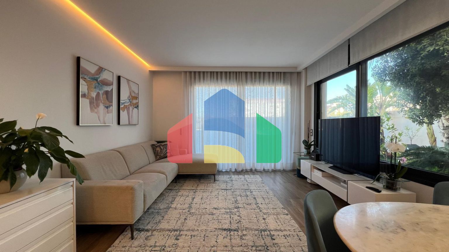 ШИКАРНАЯ ВИЛЛА ВОЗЛЕ МОРЯ. 3 СПАЛЬНИ. 3 ВАННЫЕ КОМНАТЫ. УЧАСТОК 200 М2. БАССЕЙН. СОЛЯРИЙ. ГАРАЖ.